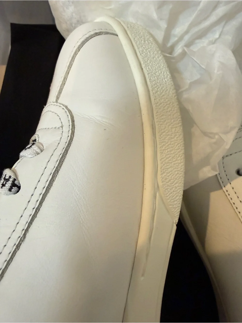 CHANEL White Leather Weekender Tennis Sneakers